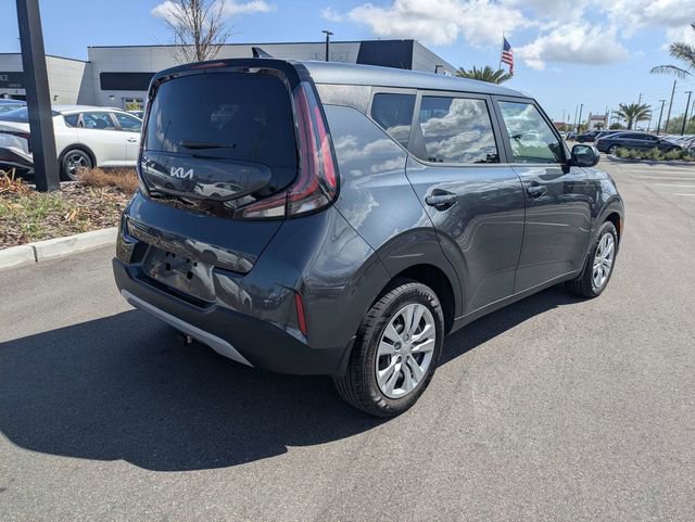 Used 2024 Kia Soul LX image 3