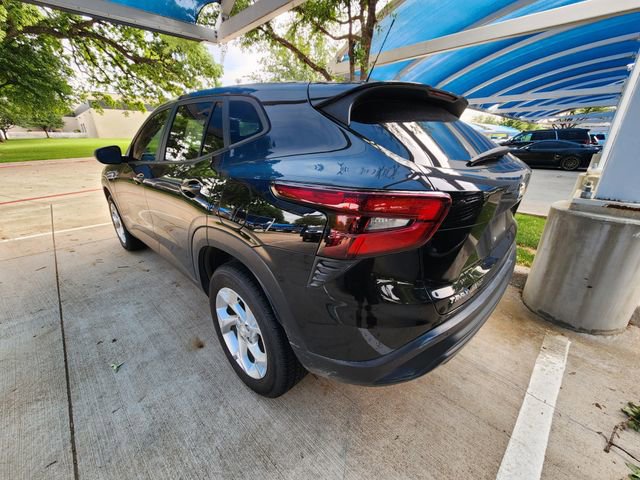 Used 2024 Chevrolet Trax LS w/ LS Convenience Package image 4