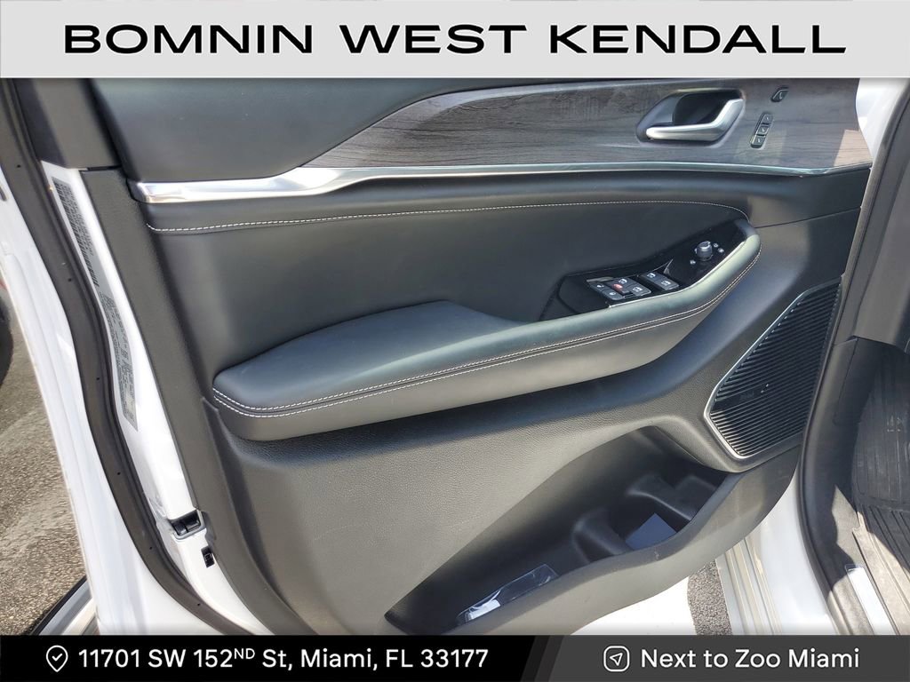 Used 2023 Jeep Grand Cherokee Overland w/ Luxury Tech Group IV image 21