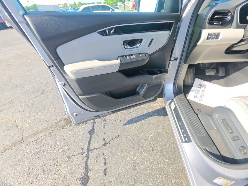 Certified 2024 Honda Pilot Touring image 13