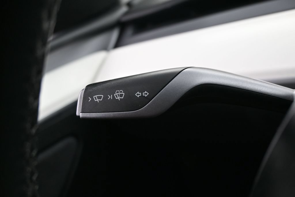 Used 2024 Tesla Model Y 2WD image 24