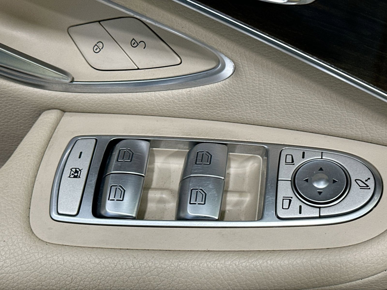 Used 2021 Mercedes-Benz GLC 300 4MATIC w/ Multimedia Package image 16