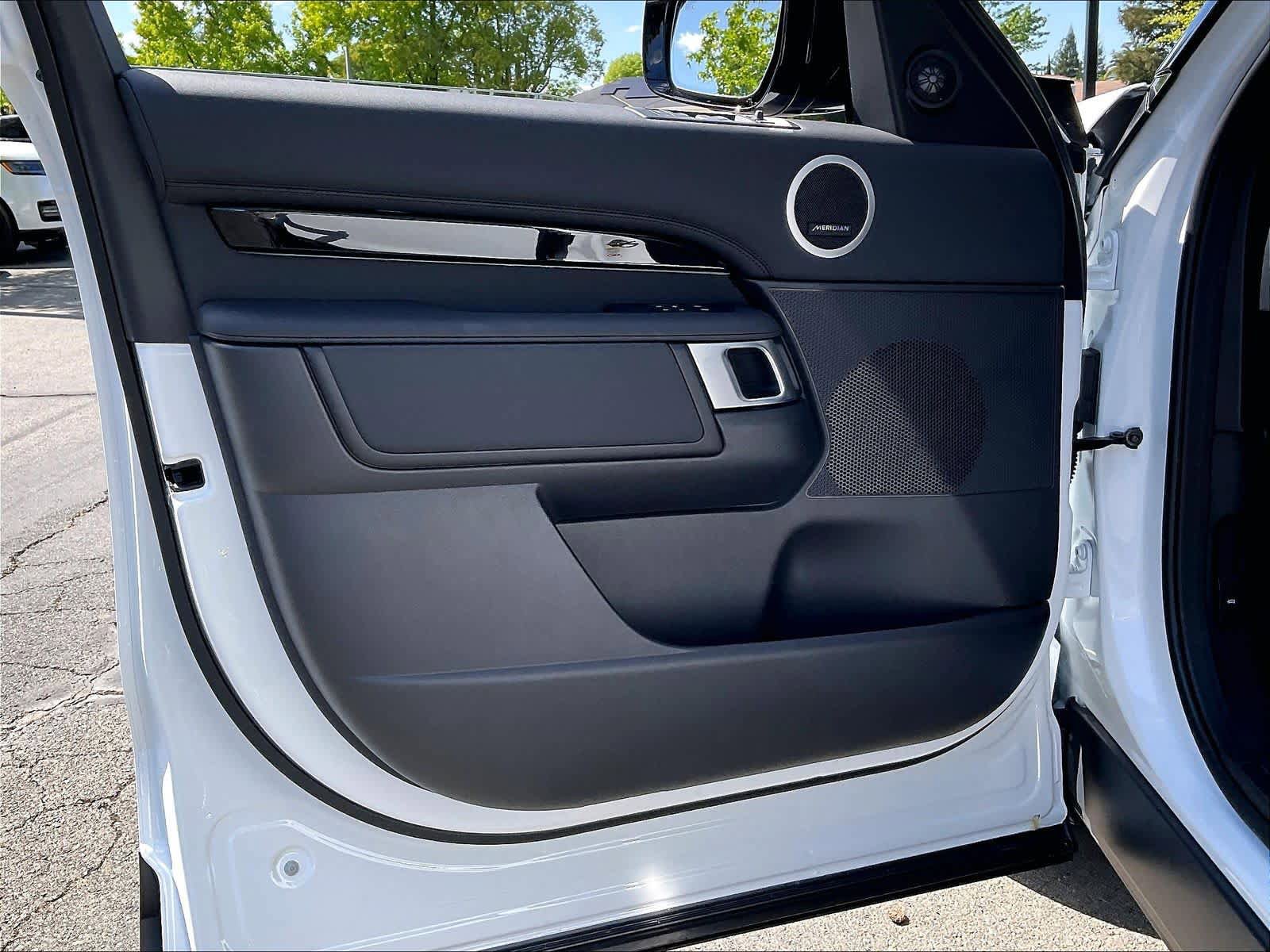 New 2026 Land Rover Discovery S AWD/4WD image 24