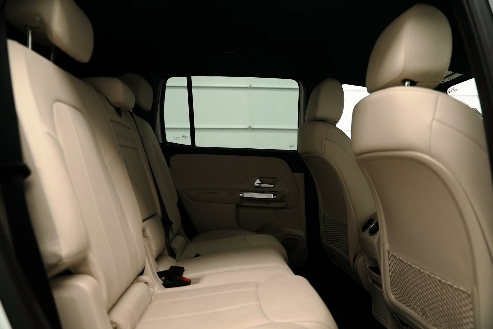 Used 2025 Mercedes-Benz GLB 250 4MATIC image 29