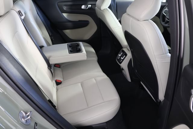Used 2024 Volvo XC40 B5 Plus image 22