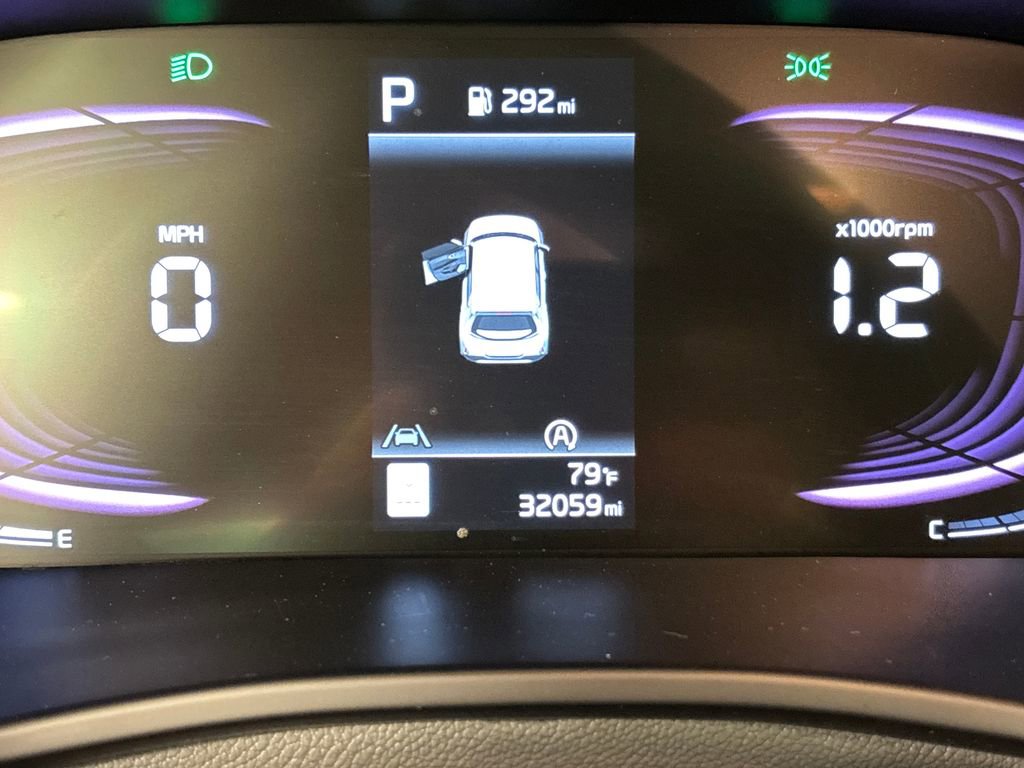 Used 2025 Kia Soul LX w/ LX Technology Package FWD image 33