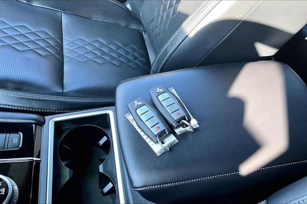 Used 2025 Mitsubishi Outlander SEL Black Edition image 11