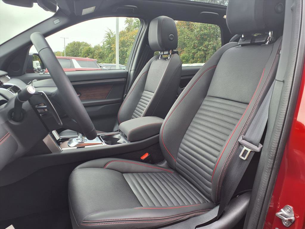 Used 2023 Land Rover Discovery Sport SE R-Dynamic image 11