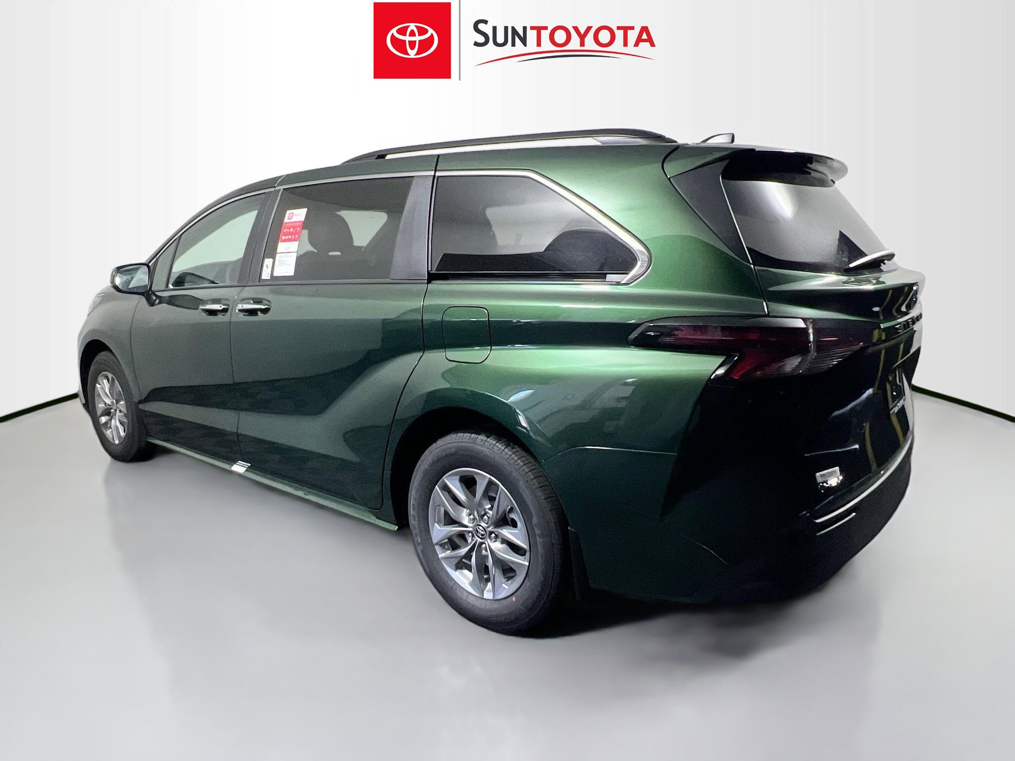 New 2026 Toyota Sienna XLE image 6