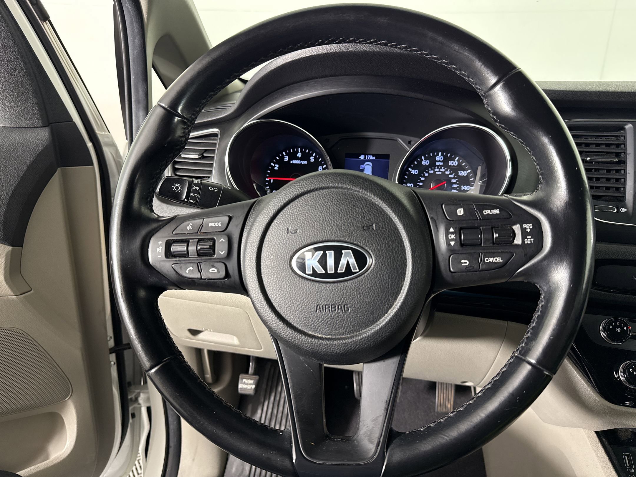 Used 2020 Kia Sedona EX FWD image 16