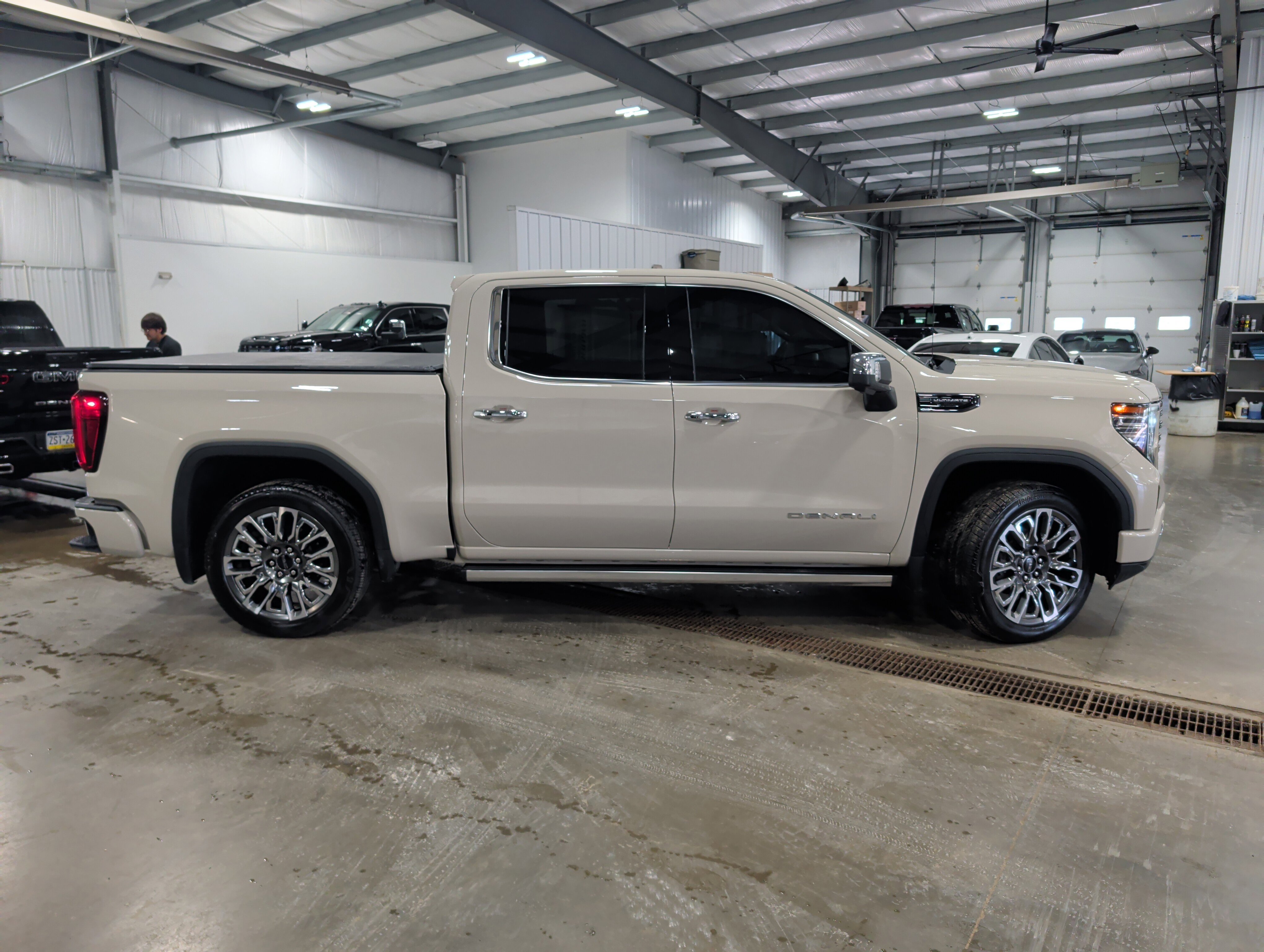 Used 2026 GMC Sierra 1500 Denali Ultimate AWD/4WD image 2