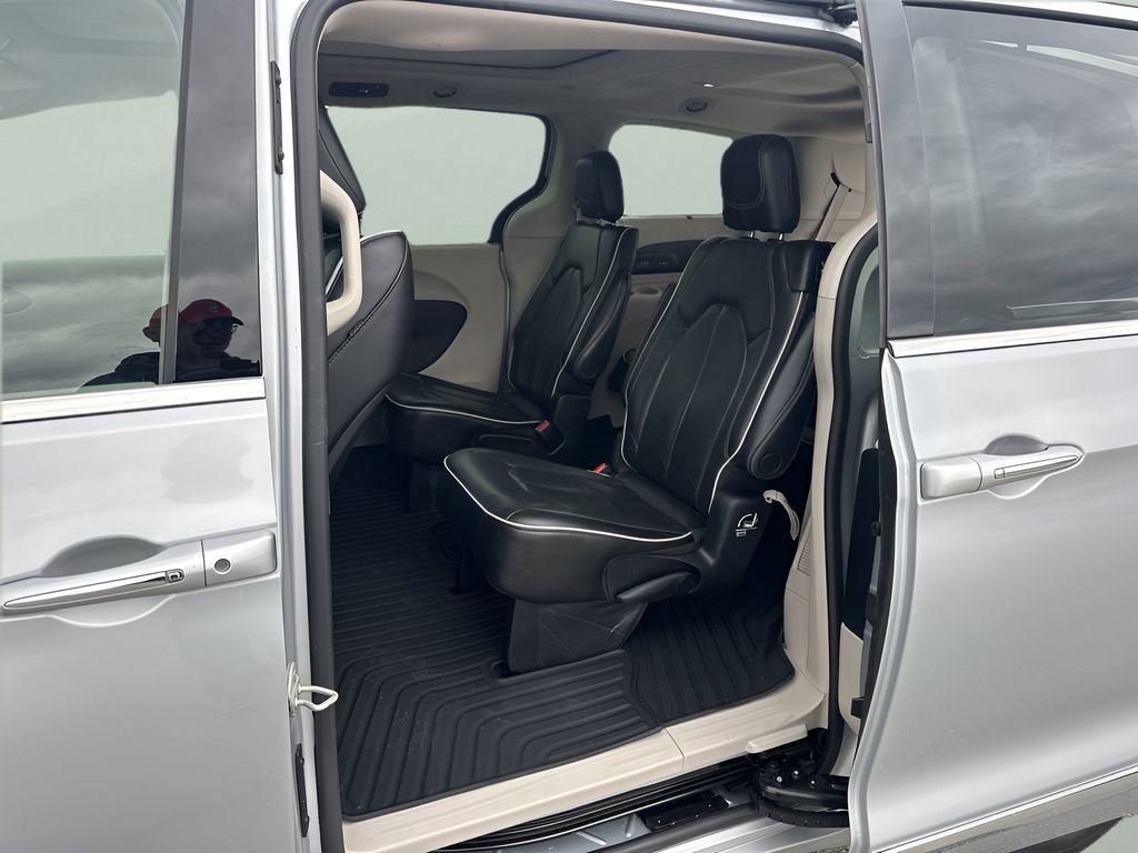 Used 2022 Chrysler Pacifica Limited image 29