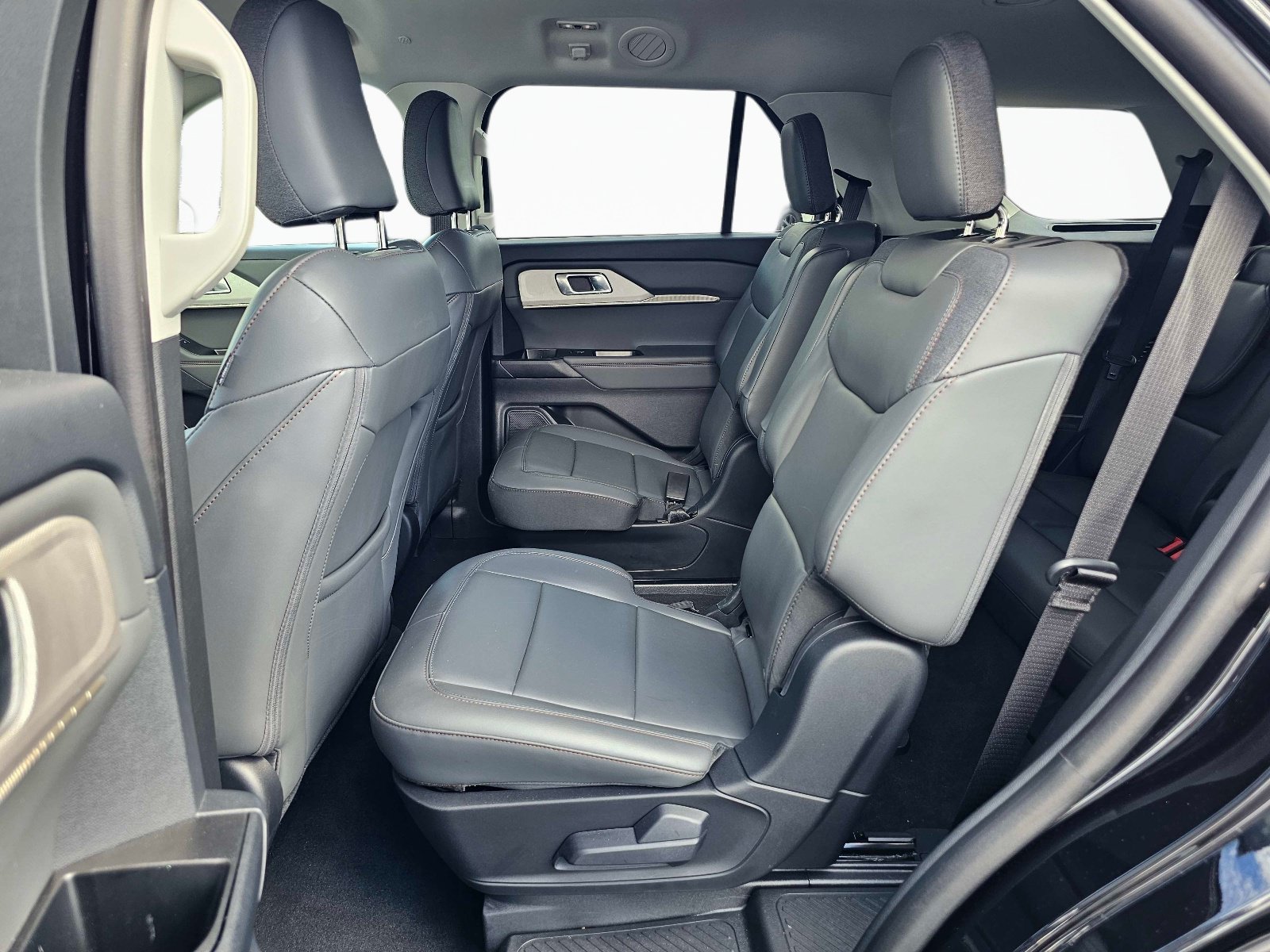 Used 2026 Ford Explorer Active w/ Active Comfort Package RWD image 29