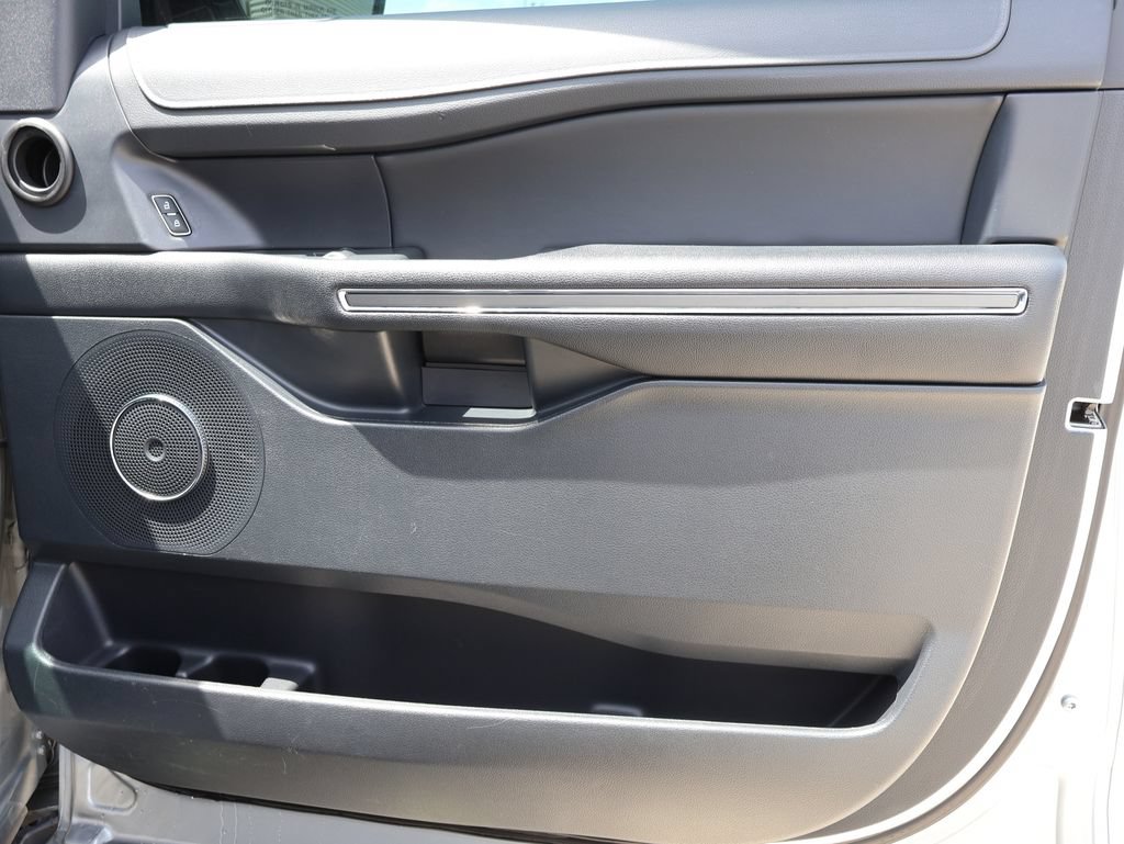 Used 2022 Ford Expedition Max XLT AWD/4WD image 9