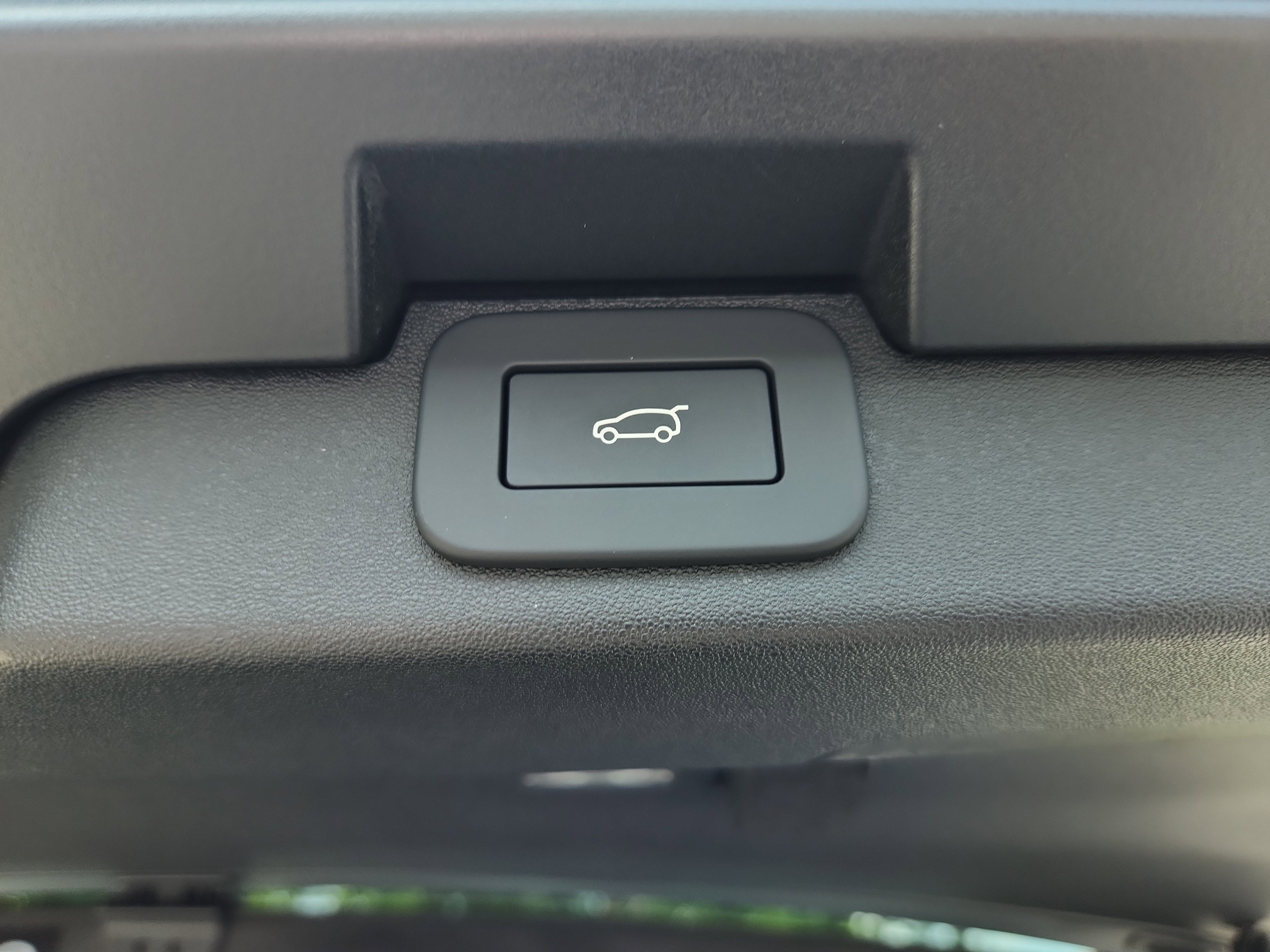 New 2025 Land Rover Discovery S image 14