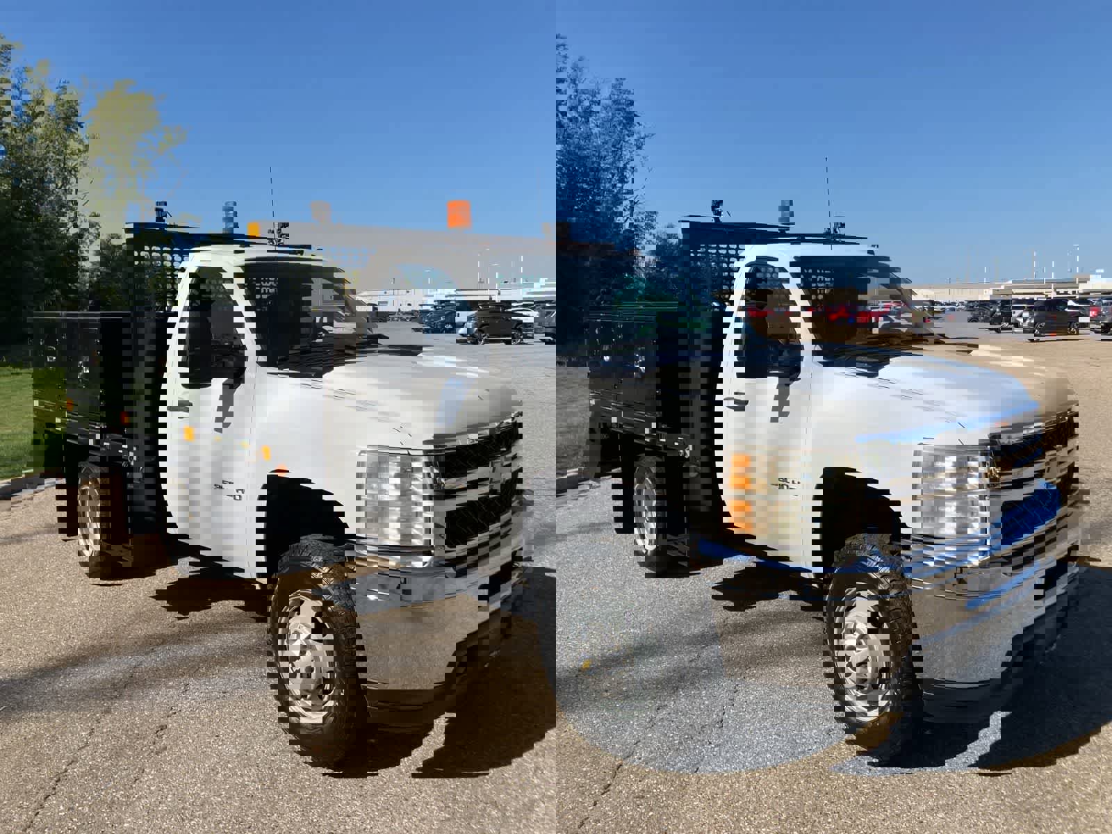 Used 2011 Chevrolet Silverado 3500 W/T RWD image 3