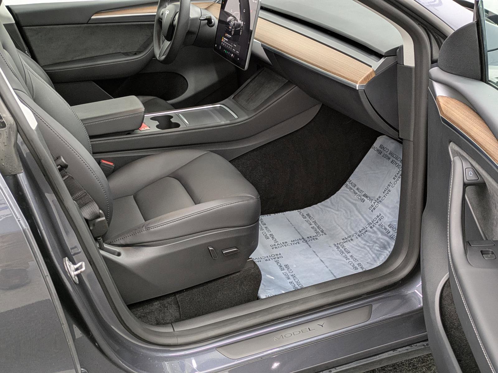 Used 2023 Tesla Model Y Long Range image 22