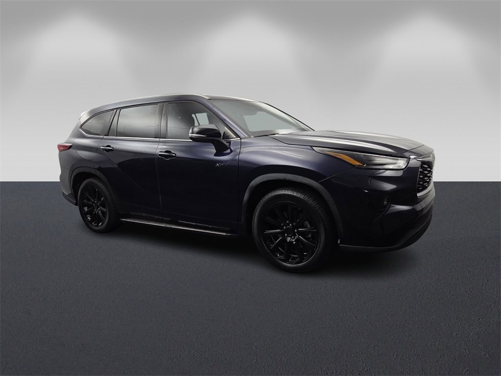 Used 2022 Toyota Highlander XLE image 1