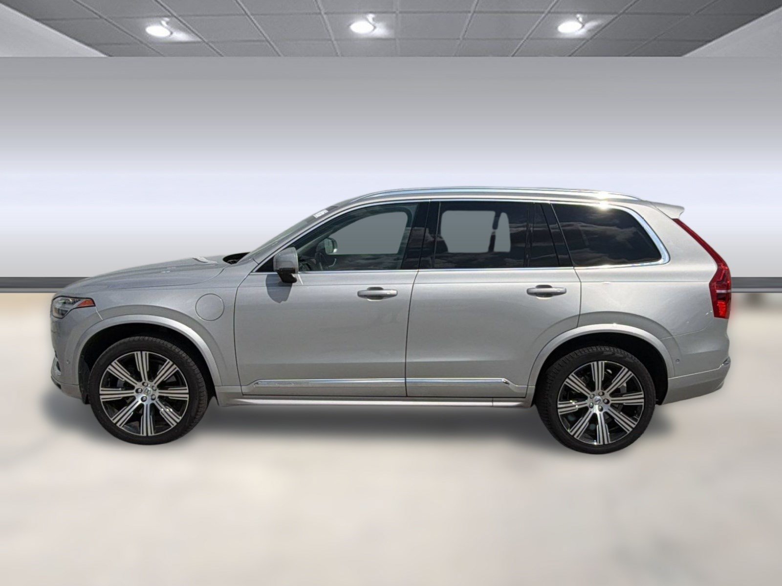 Used 2024 Volvo XC90 T8 Plus w/ Protection Package Premier AWD/4WD image 2