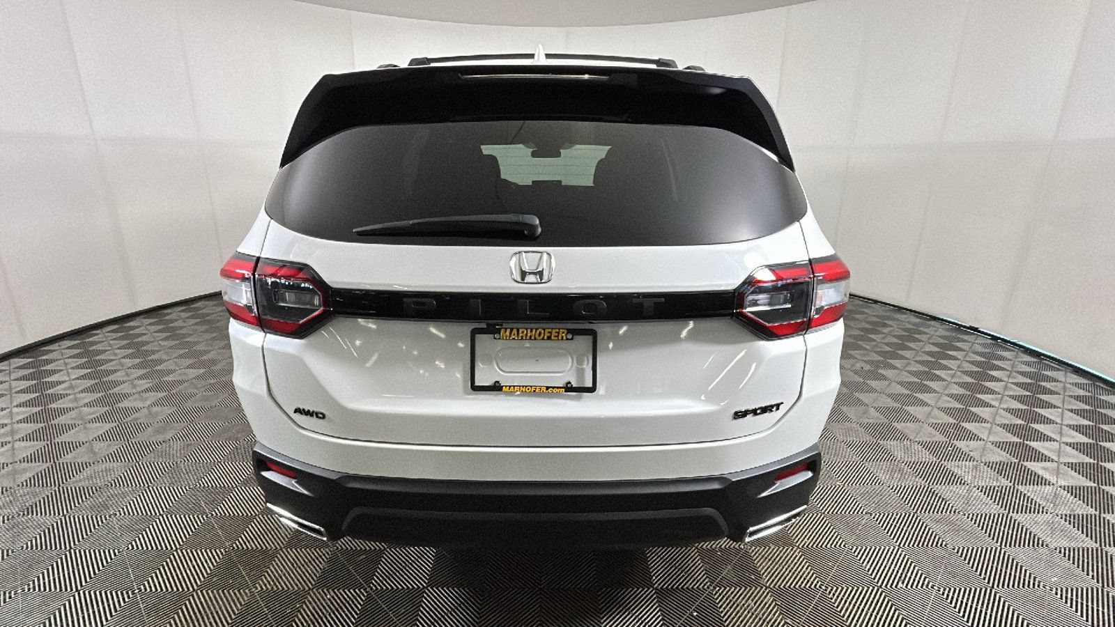 Used 2025 Honda Pilot Sport image 3