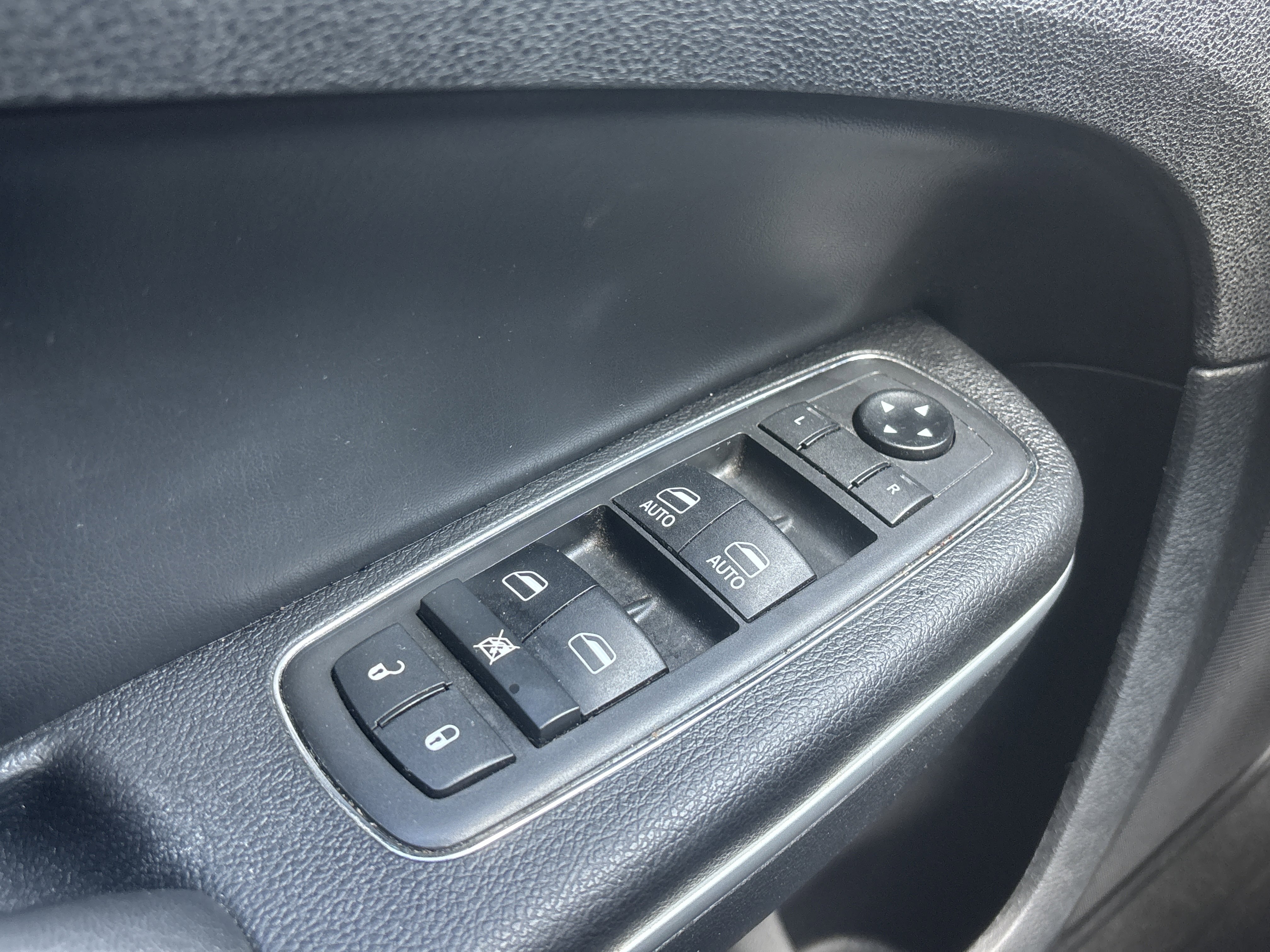 Used 2021 Chrysler 300 Touring w/ Sport Appearance Package image 26