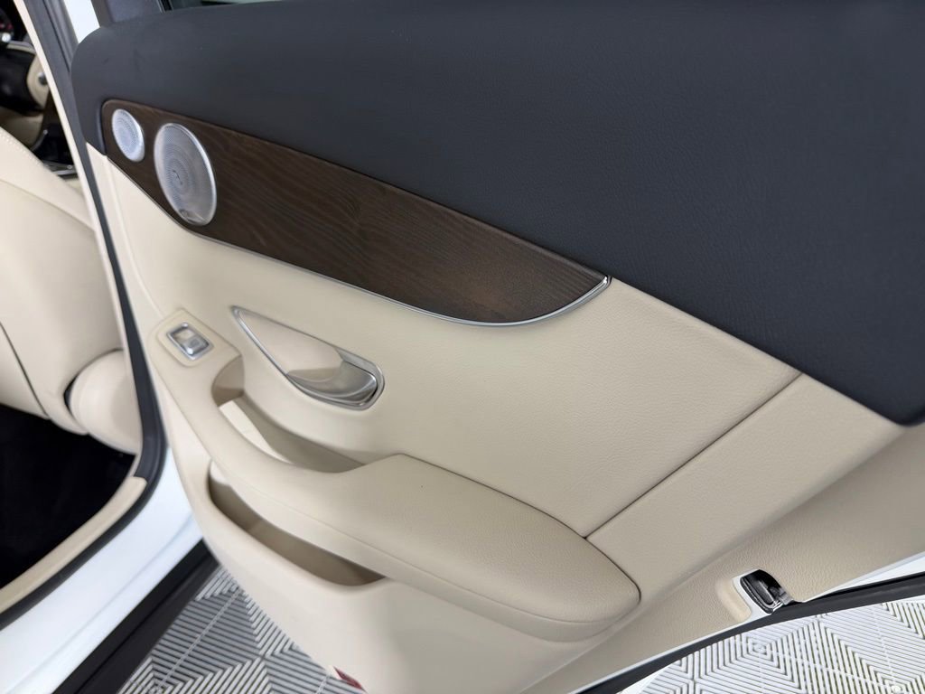 Used 2019 Mercedes-Benz GLC 300 4MATIC image 29