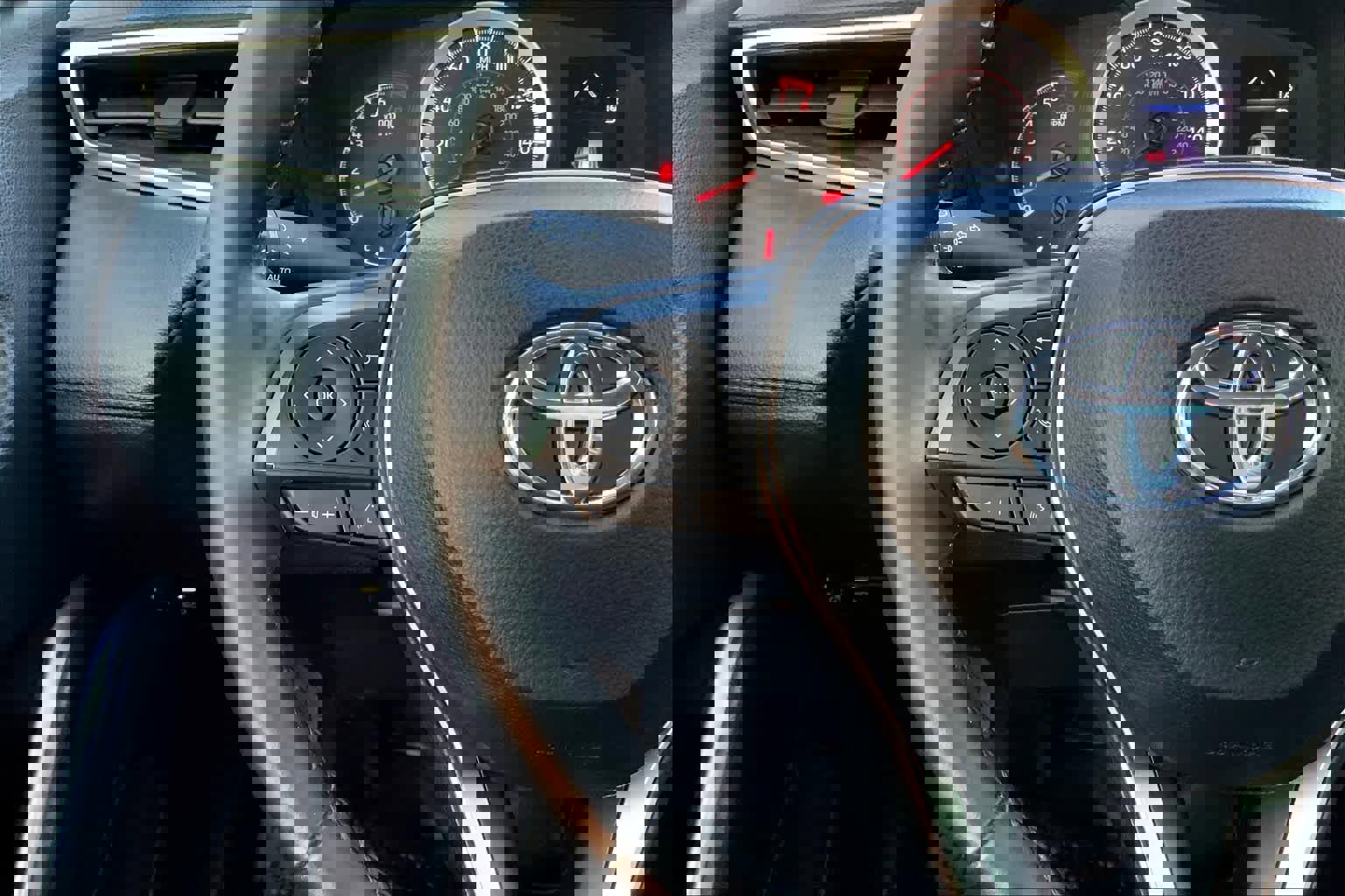 Used 2022 Toyota Corolla Cross LE image 22