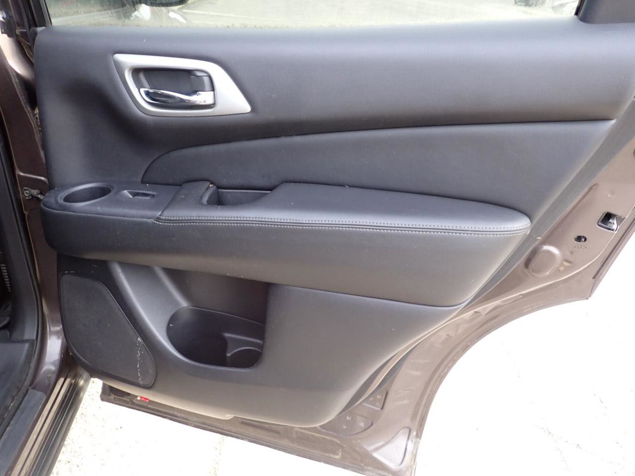 Used 2015 Nissan Pathfinder Platinum w/ Family Entertainment Package image 23