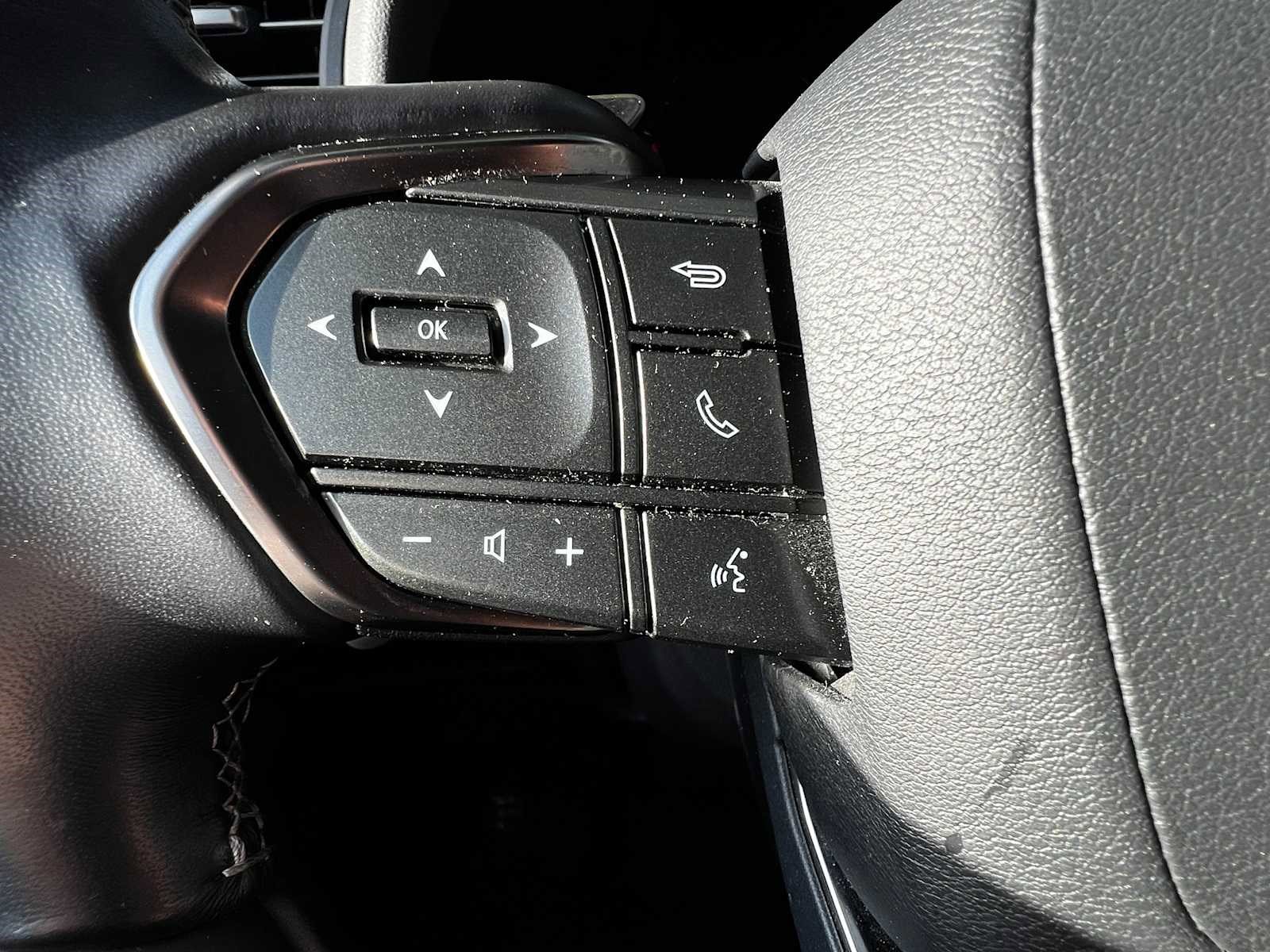 Used 2022 Lexus LX 600 4WD w/ Appearance Package image 19