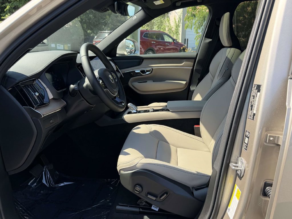 New 2026 Volvo XC90 B6 Plus w/ Protection Package AWD/4WD image 15
