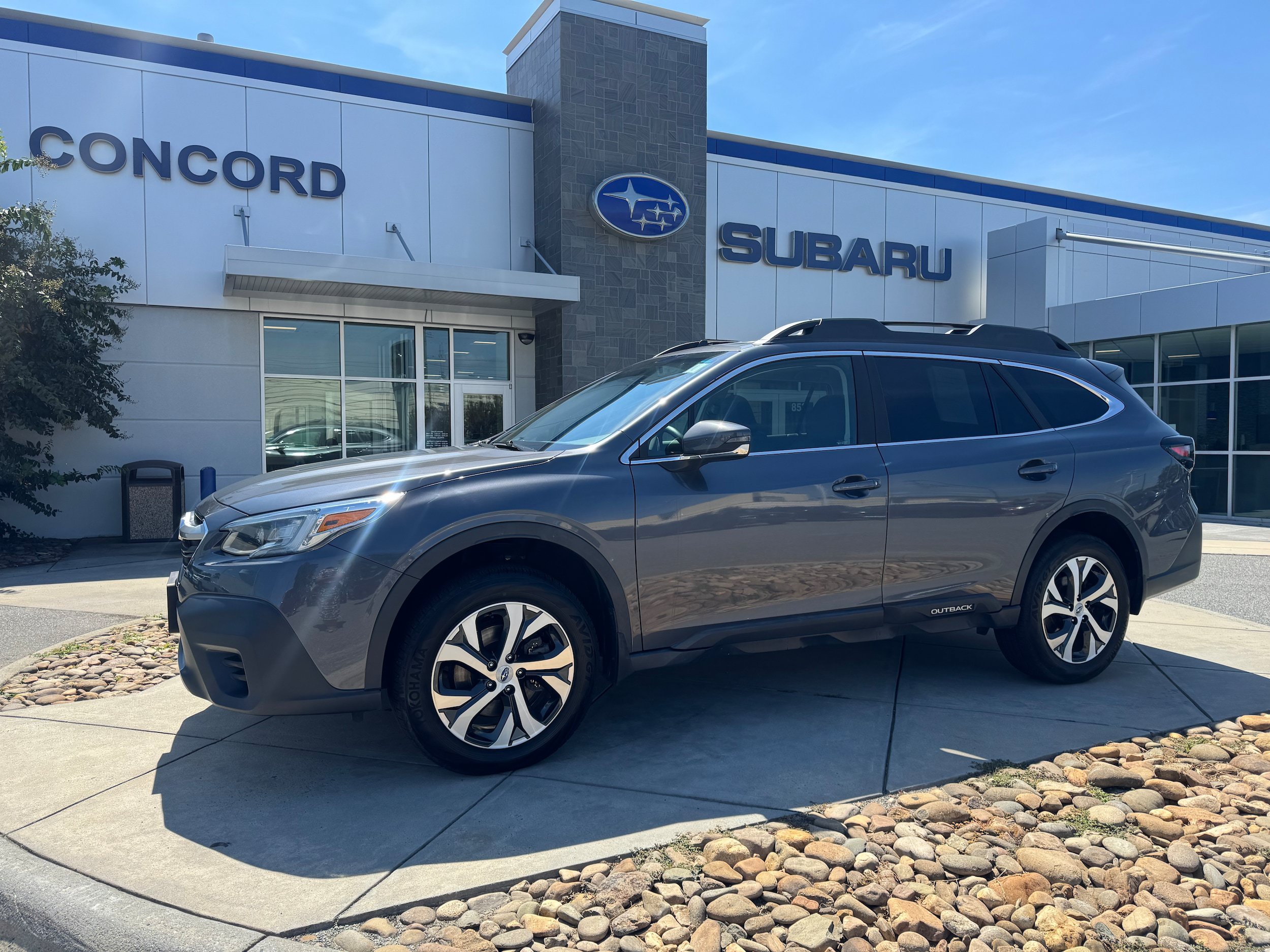 Used 2022 Subaru Outback Limited AWD/4WD image 1