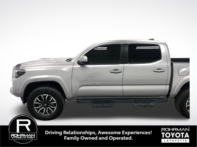 Used 2020 Toyota Tacoma TRD Sport w/ TRD Premium Sport Package AWD/4WD image 3