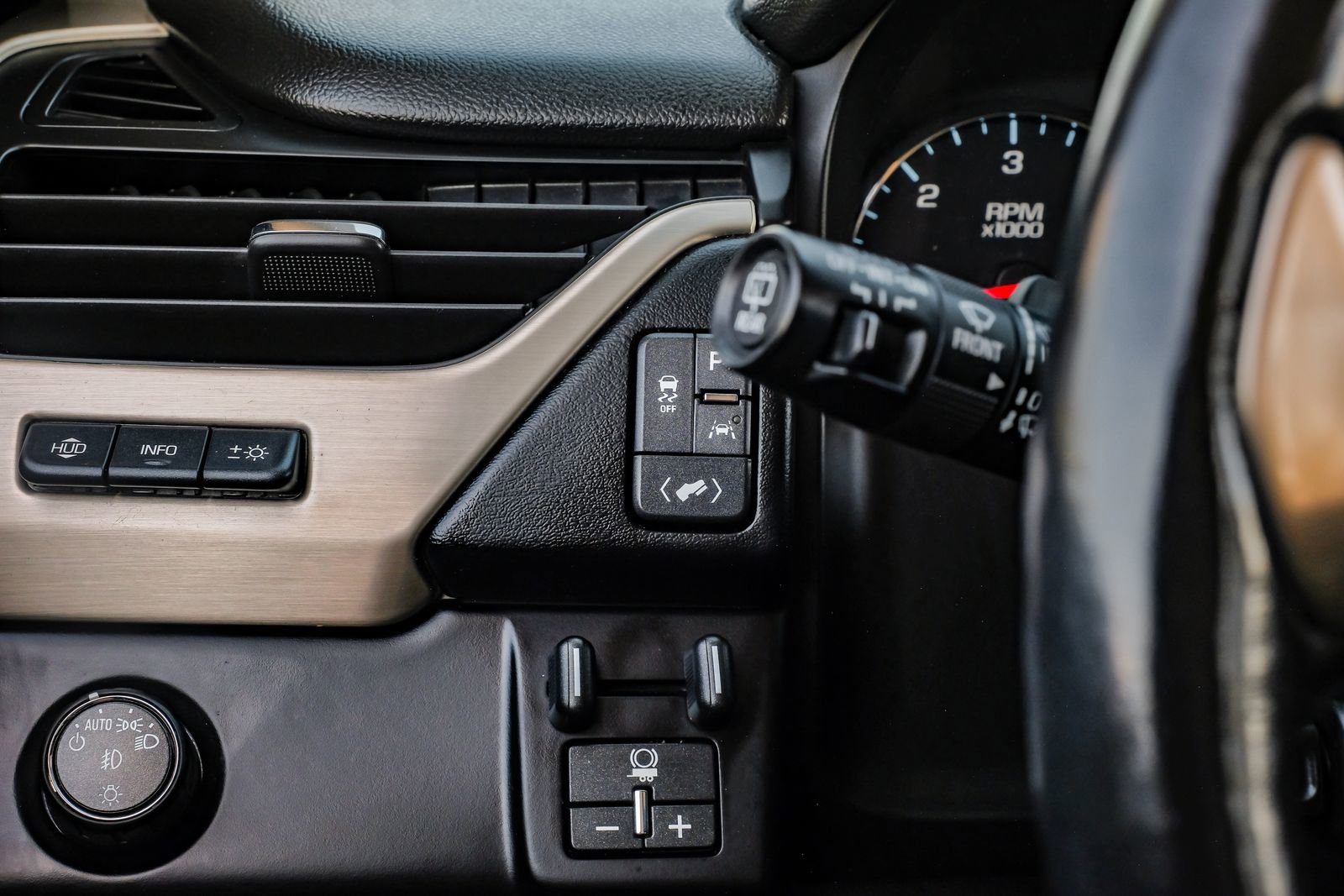 Used 2018 GMC Yukon Denali RWD image 31