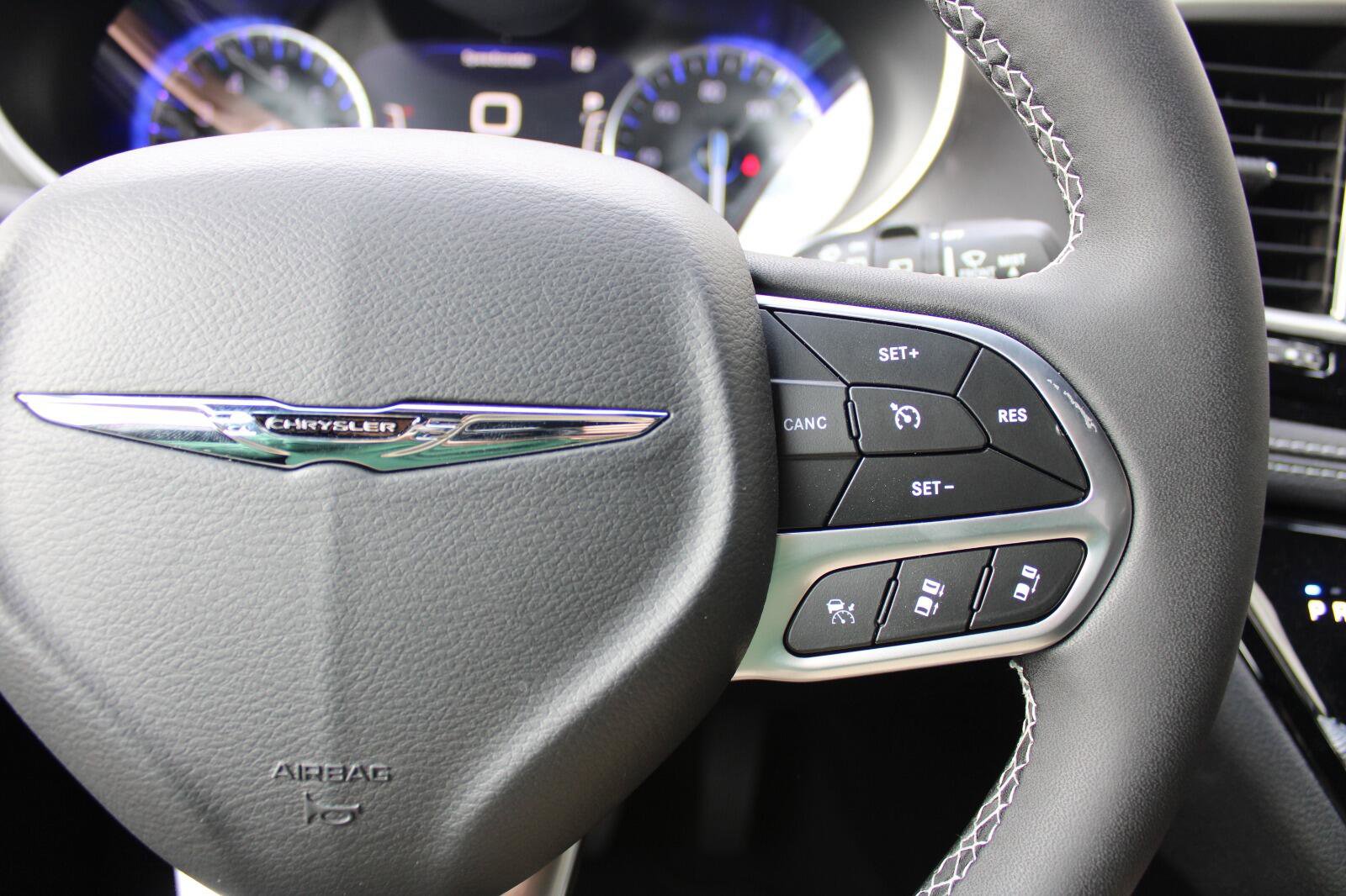 New 2026 Chrysler Pacifica Select image 15