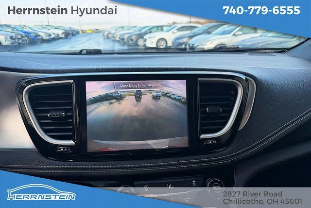 Used 2022 Chrysler Pacifica Touring-L w/ S Appearance Package image 18