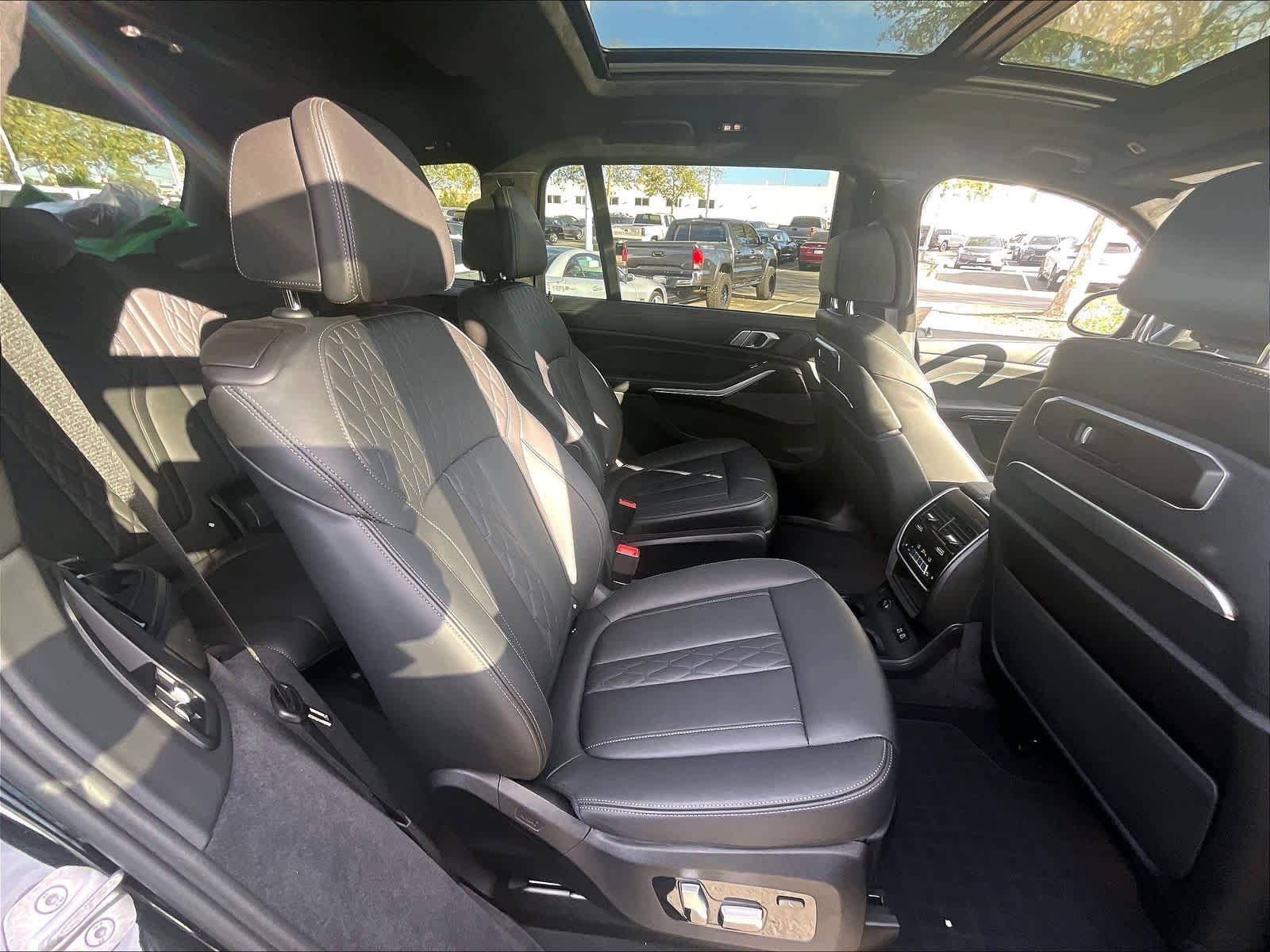 Used 2024 BMW X7 M60i w/ Executive Package image 27