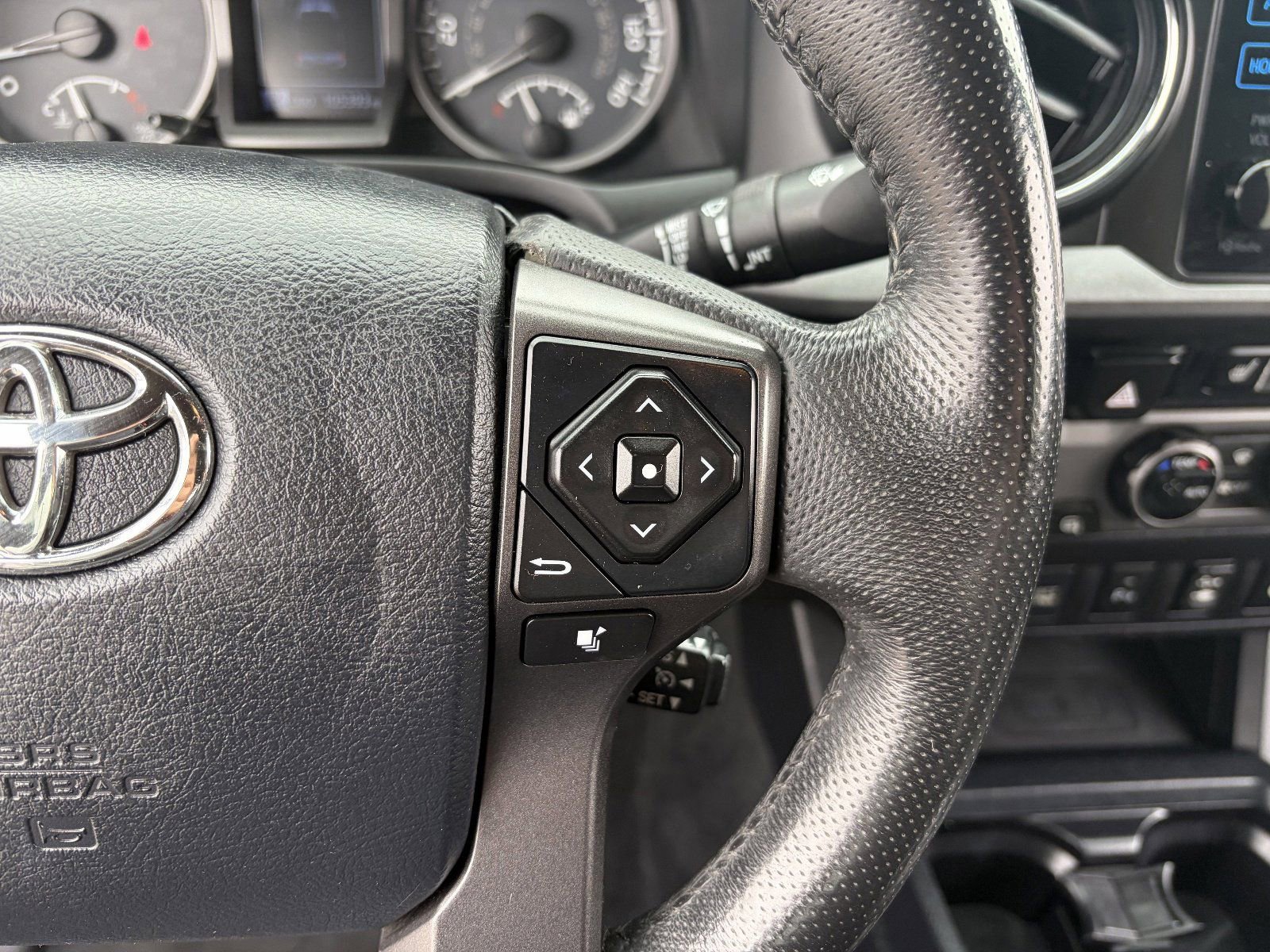 Used 2017 Toyota Tacoma TRD Sport image 26