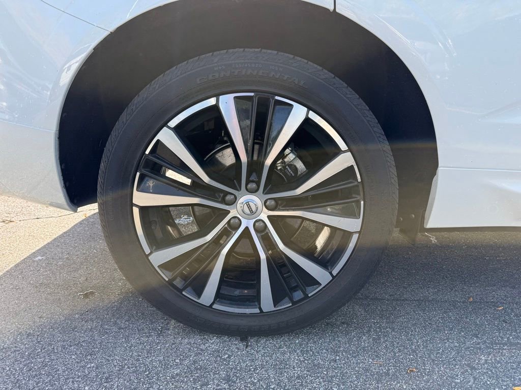 Used 2023 Volvo XC60 B5 Plus image 28