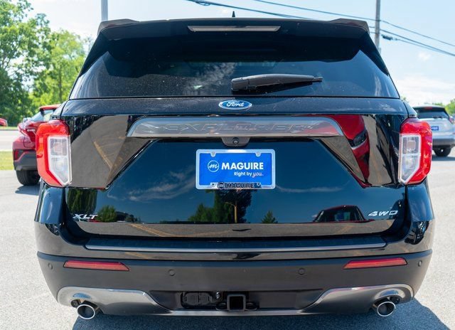 Used 2023 Ford Explorer XLT w/ Equipment Group 202A AWD/4WD image 7