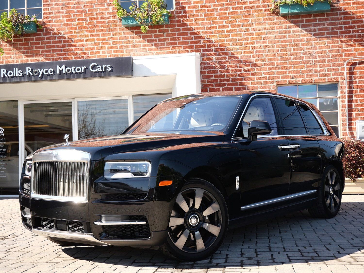 Used 2023 Rolls-Royce Cullinan w/ Cullinan Package image 1