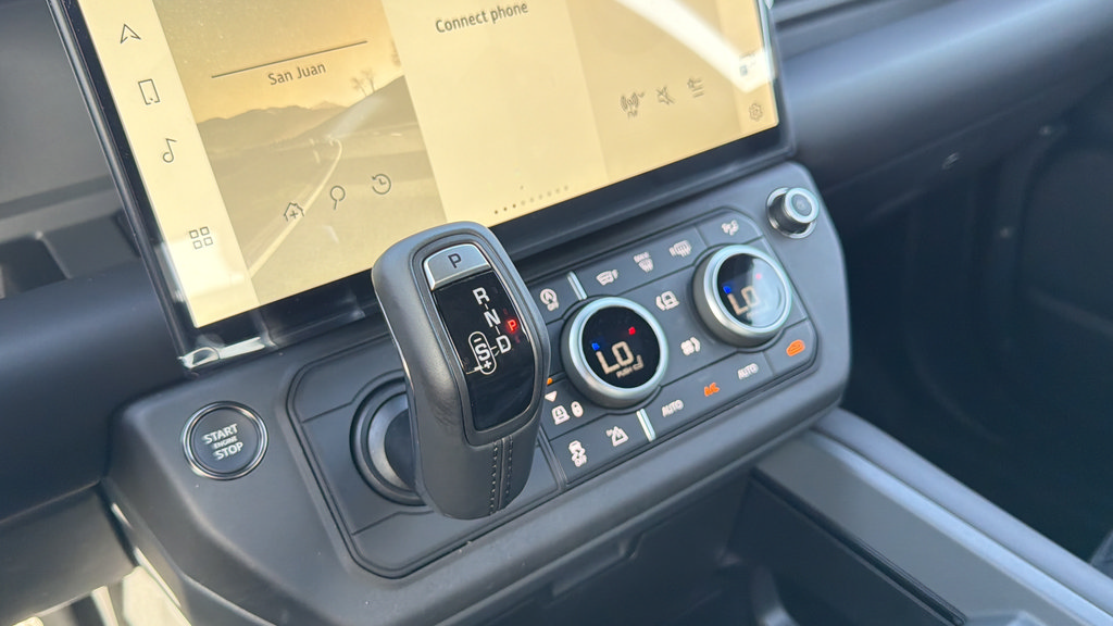 New 2026 Land Rover Defender 90 X-Dynamic SE AWD/4WD image 19