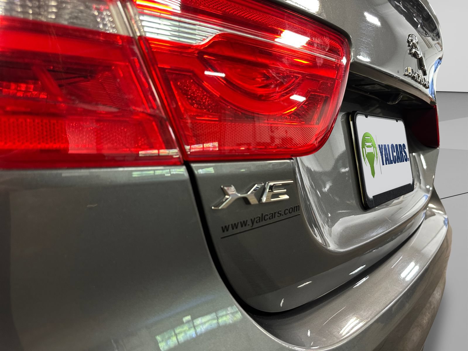 Used 2017 Jaguar XE Premium AWD/4WD image 39