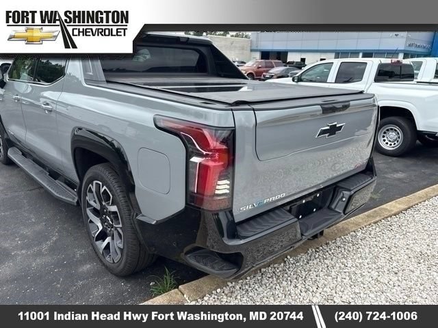 Used 2025 Chevrolet Silverado EV RST AWD/4WD image 4