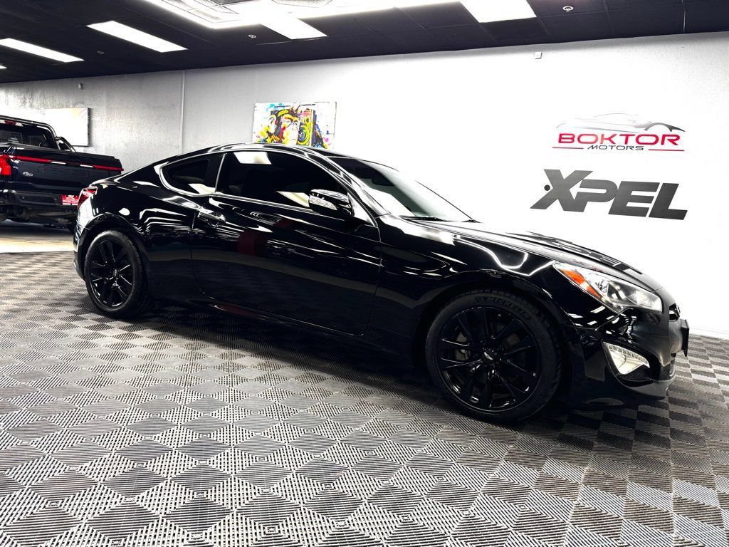 Used 2016 Hyundai Genesis 3.8 RWD image 2