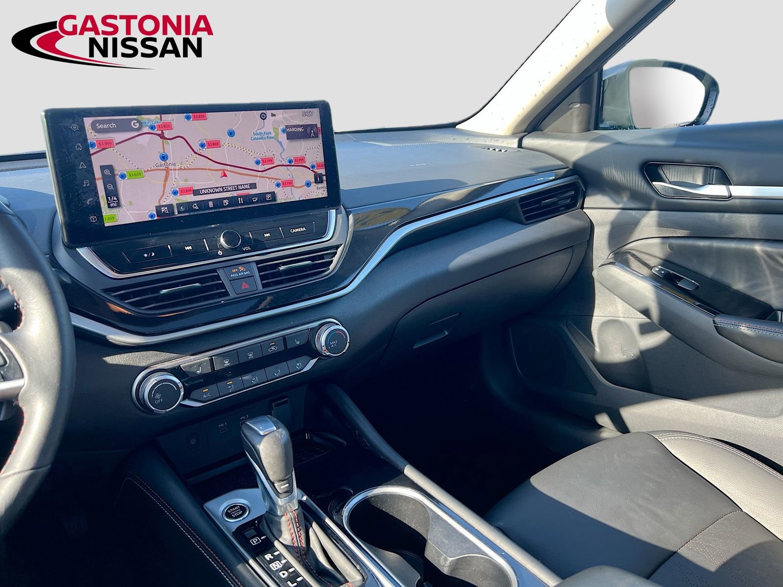 Used 2024 Nissan Altima 2.5 SR w/ SR Premium Package FWD image 32