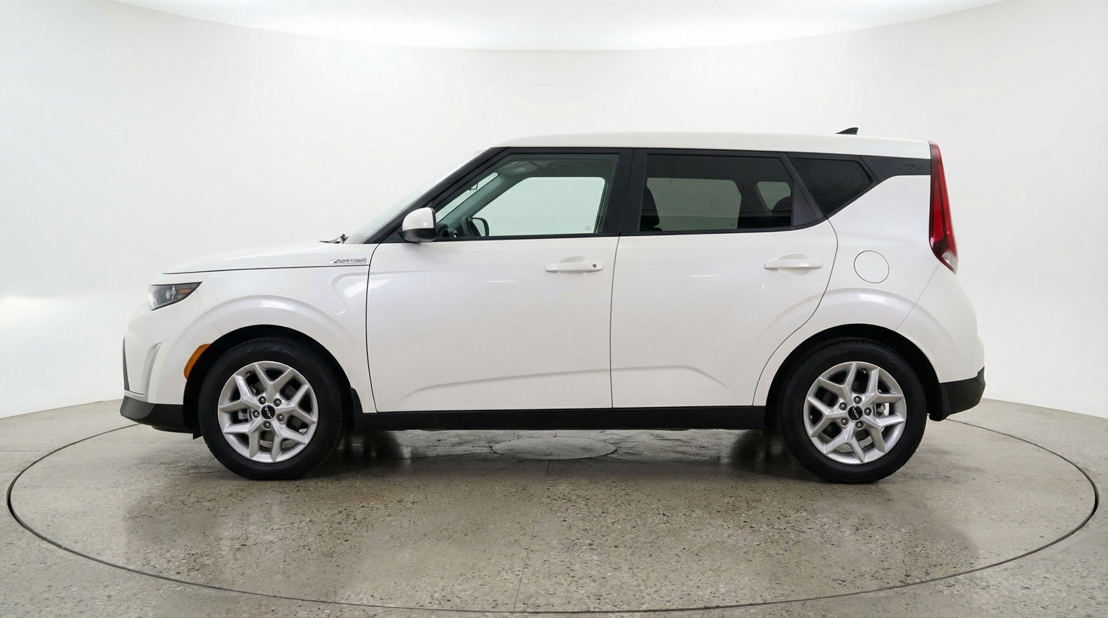 Used 2025 Kia Soul LX w/ LX Technology Package image 5