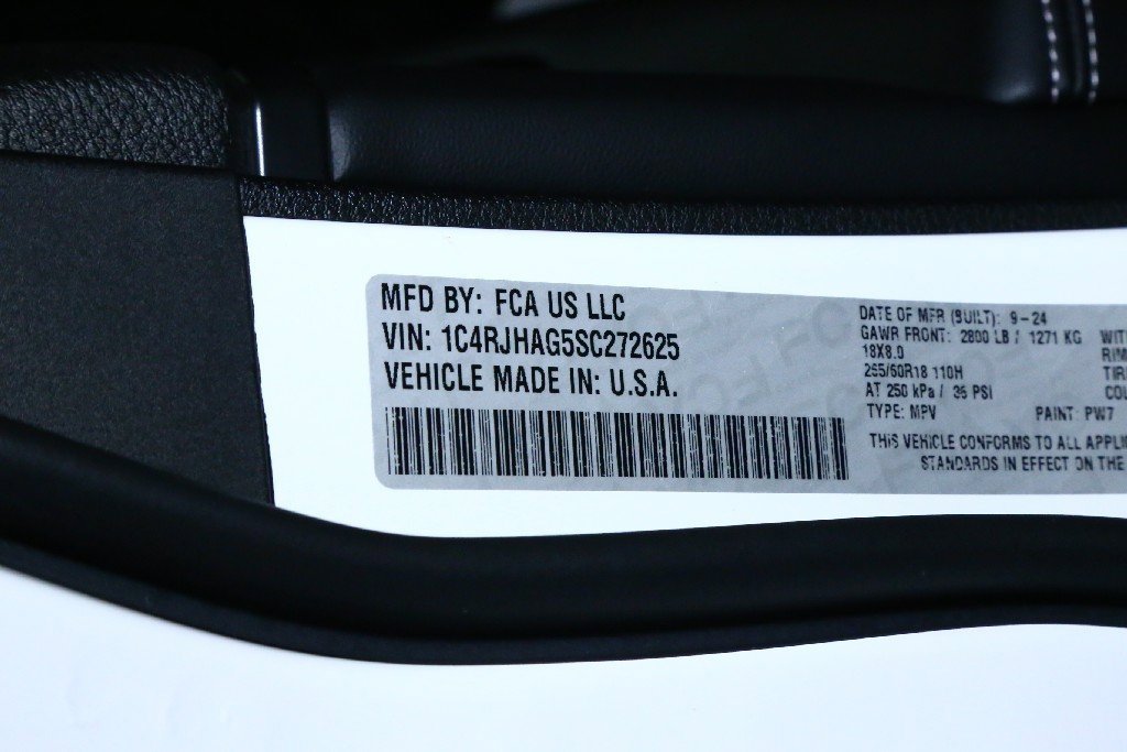 Used 2025 Jeep Grand Cherokee Altitude image 21