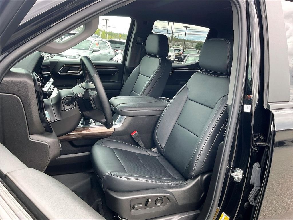 Used 2024 Chevrolet Silverado 1500 RST AWD/4WD image 9