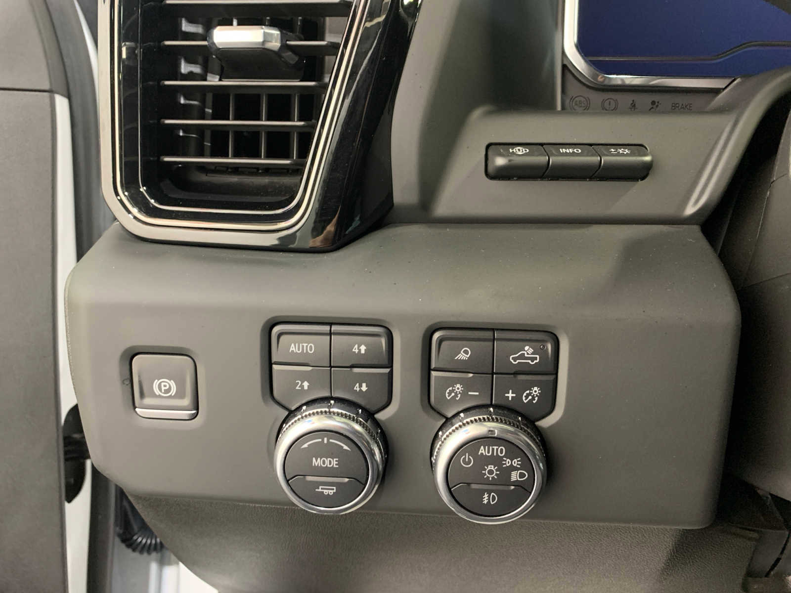 Used 2024 GMC Sierra 2500 AT4 w/ AT4 Premium Plus Package image 6