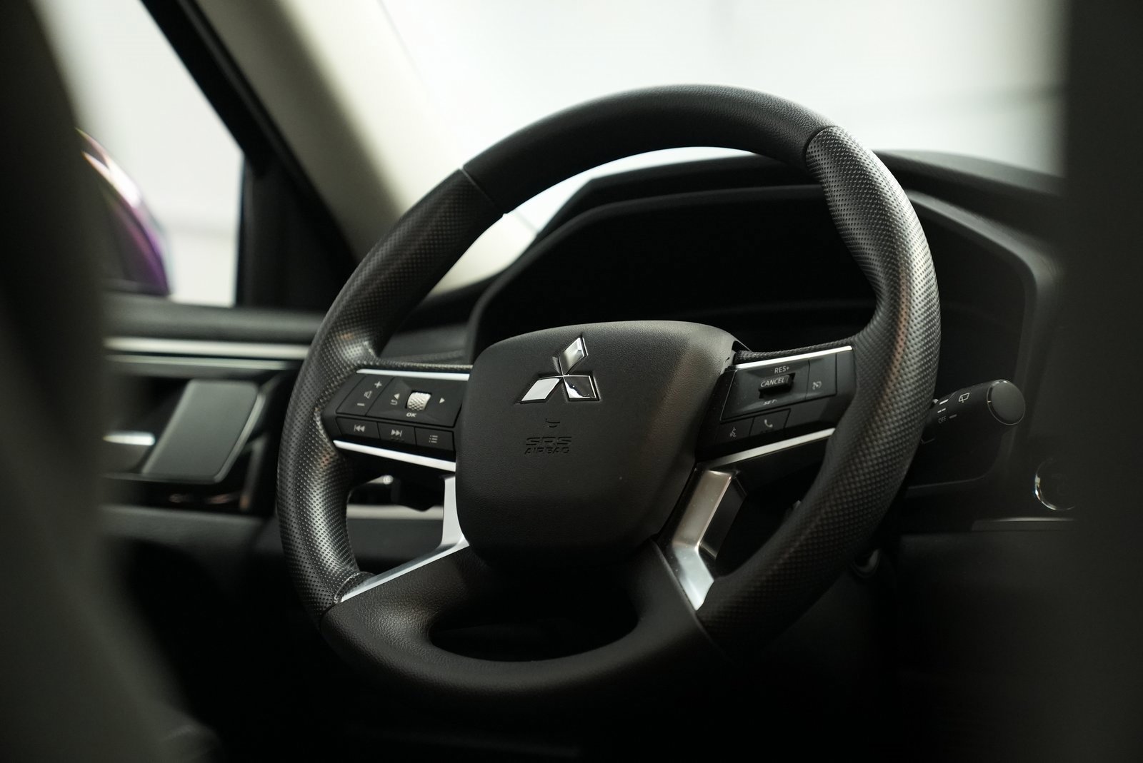 Used 2025 Mitsubishi Outlander ES image 30